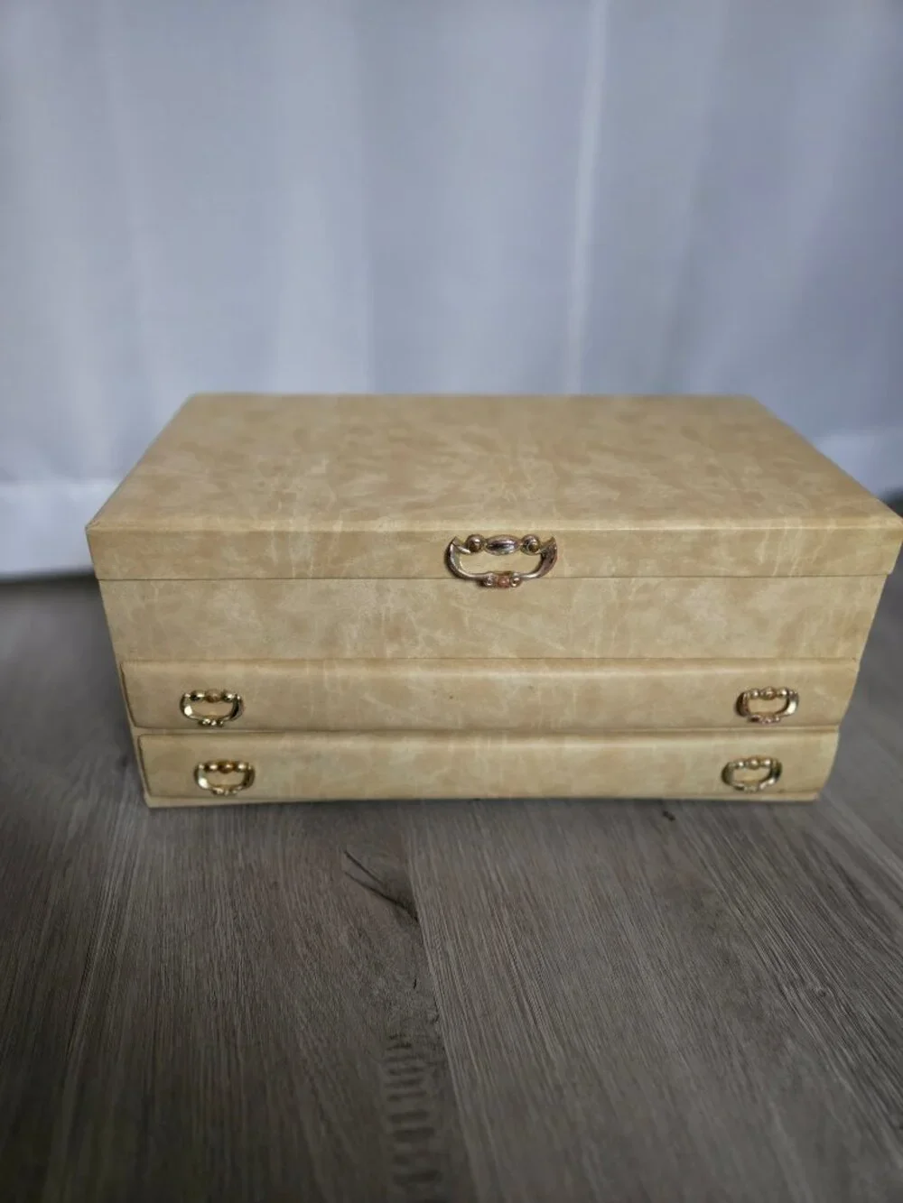 Faux leather jewelry box*